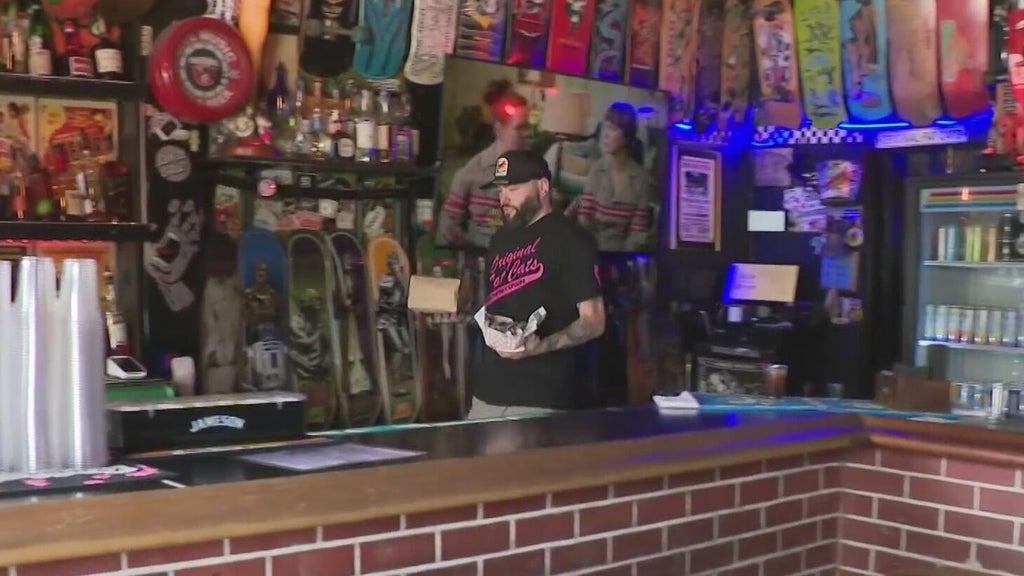 Fort Lauderdale proposes earlier closing times for downtown bars, facing pushback from business owners — CBS Miami, Tel Aviv Dining news